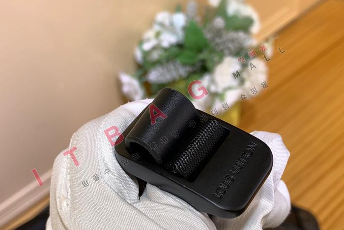 ̺    M46683