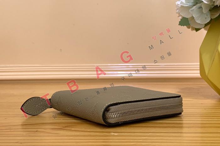 ̺   M81558-1
