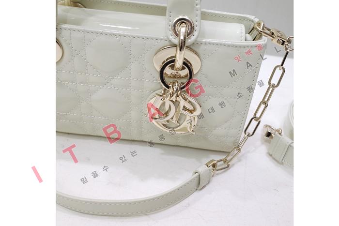   ̵  D-̹   DR90343-2