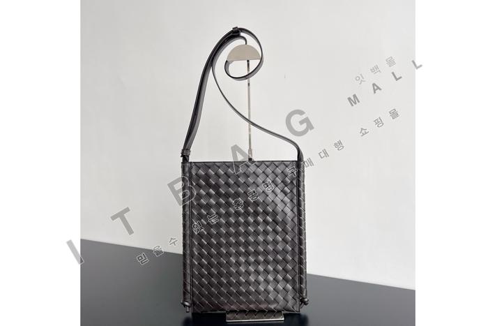 װ  ÷  SF09390-1