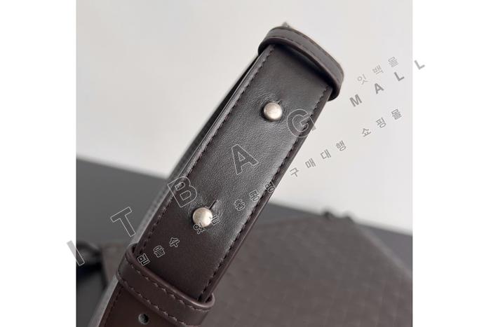 װ  ÷  SF09390-1