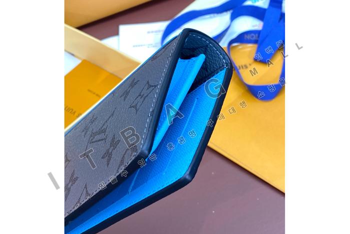 ̺ ¥    M61697-3